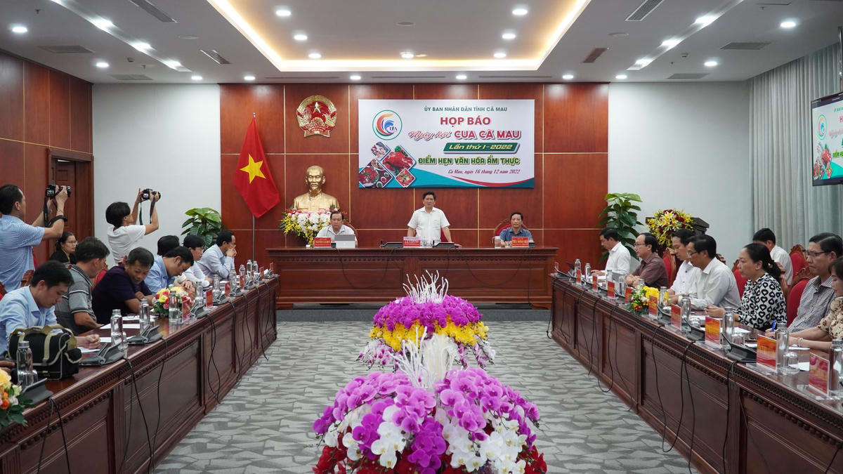 Quang cảnh buổi họp báo.