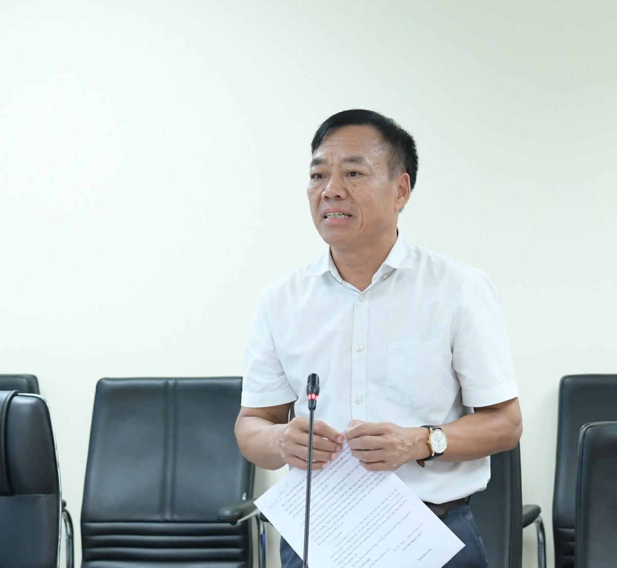 ThS. Trần Kim Lộc - Giám đốc trường Đào tạo và Bồi dưỡng nghiệp vụ kiểm toán, Phản biện 2 - nhấn mạnh những thách thức trong việc phát triển nguồn nhân lực chất lượng cao trong môi trường CNTT. Ảnh: Nguyễn Ly