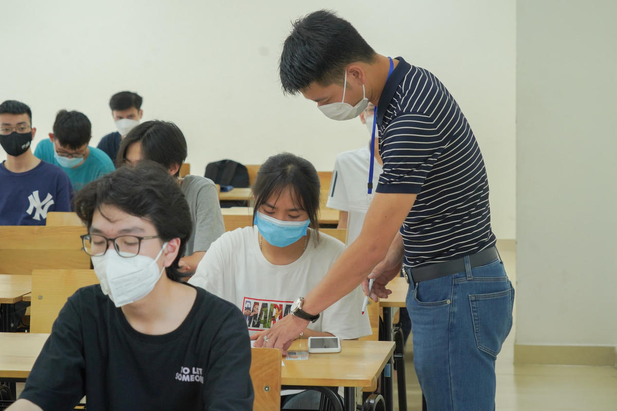 Thí sinh tham dự kỳ thi đánh giá tư duy của Trường Đại học Bách Khoa Hà Nội năm 2022.