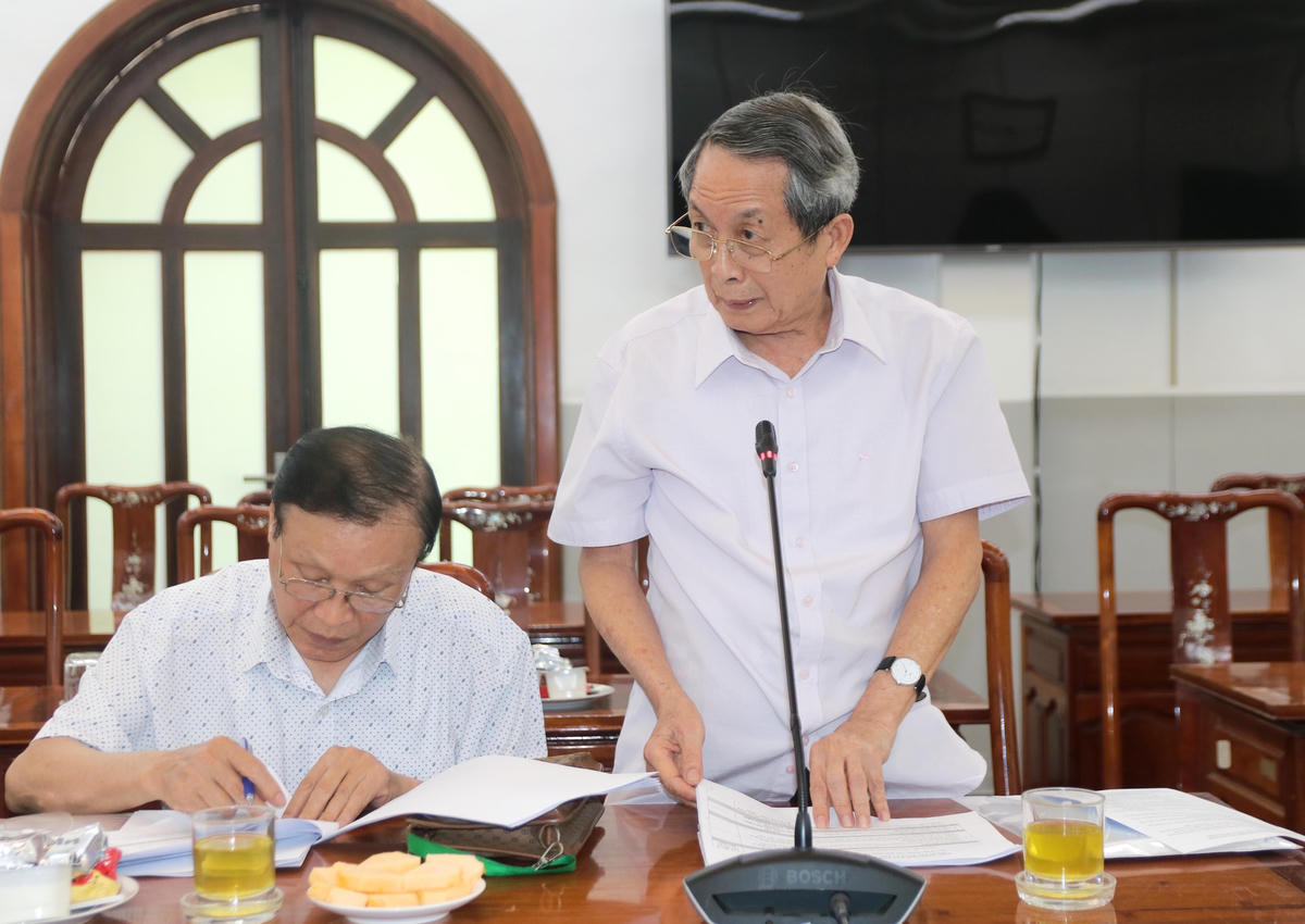 Đại biểu thảo luận, đánh giá các công trình, giải pháp sáng tạo khoa học tại Hội nghị.