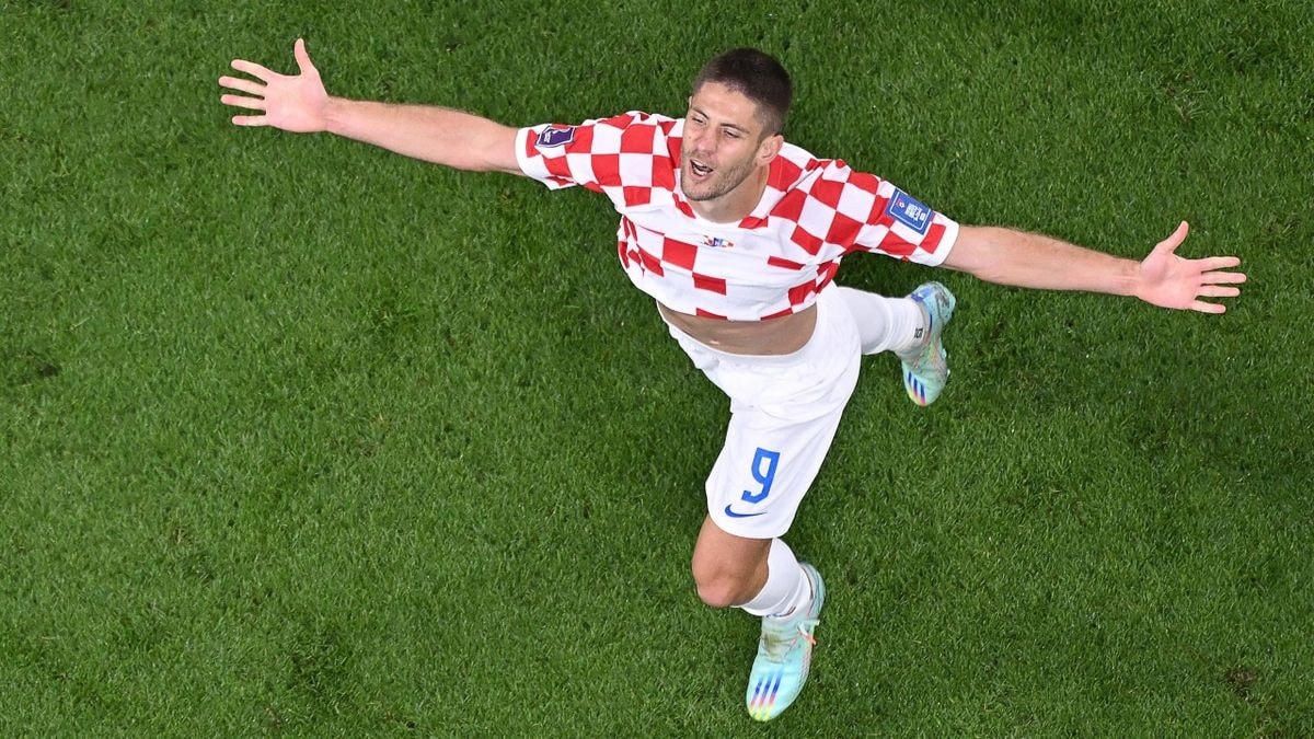 Croatia đại thắng 4-1 trước Canada.