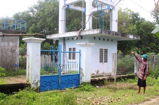 Dự án nhà máy nước ở thôn Xuân Lư bỏ hoang.
