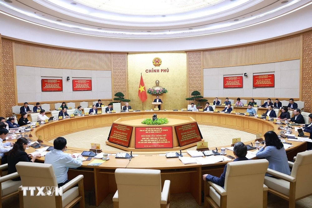 Hội nghị của Chính phủ quán triệt, triển khai Tổng kết việc thực hiện Nghị quyết số 18-NQ/TW. (Ảnh: Dương Giang/TTXVN) ttxvn_thu tuong_nghi quyet 18_2.jpg