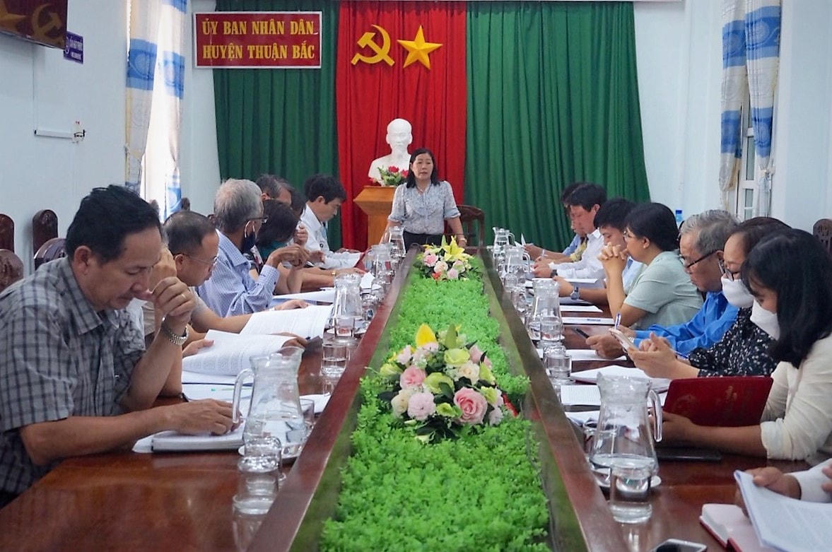 Bà Nguyễn Thị Lệ, Phó Chủ tịch Ủy ban MTTQ Việt Nam tỉnh Ninh Thuận, phát biểu tại buổi làm việc.