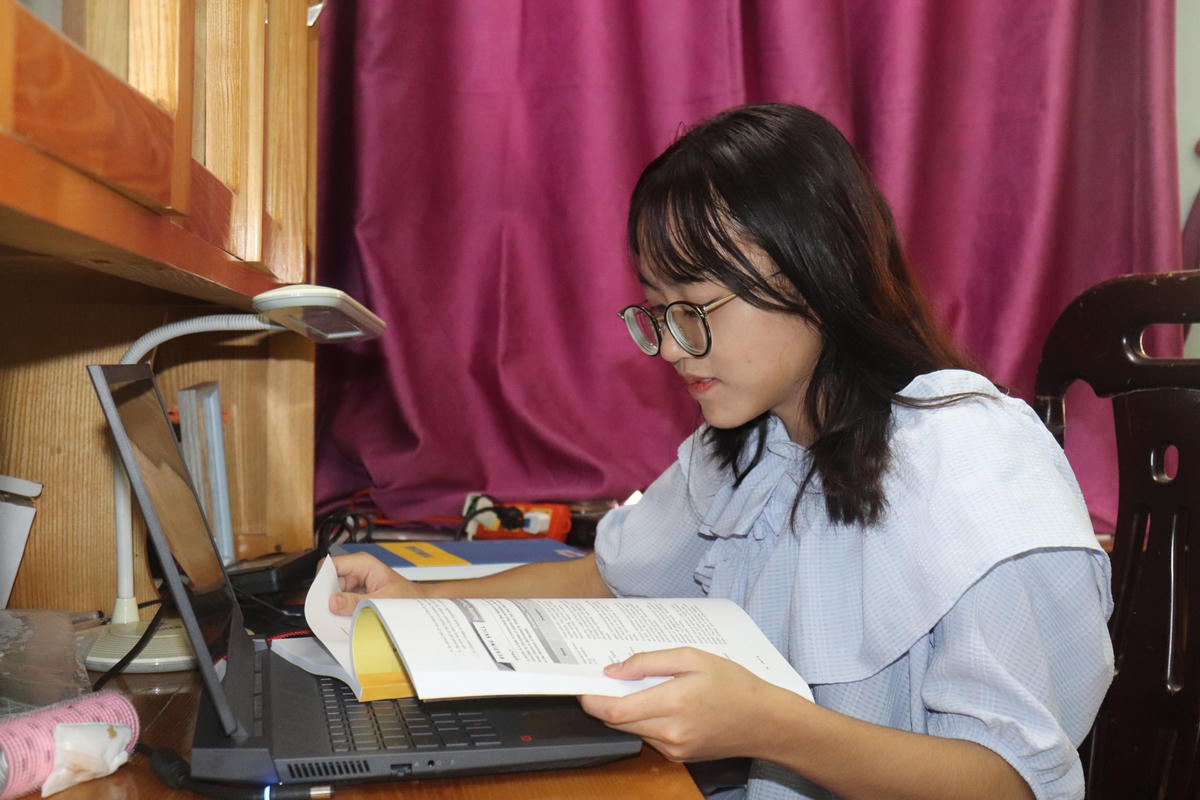 Hà Phương chú trọng việc học trên lớp, tự học tại nhà để dung nạp kiến thức khó.