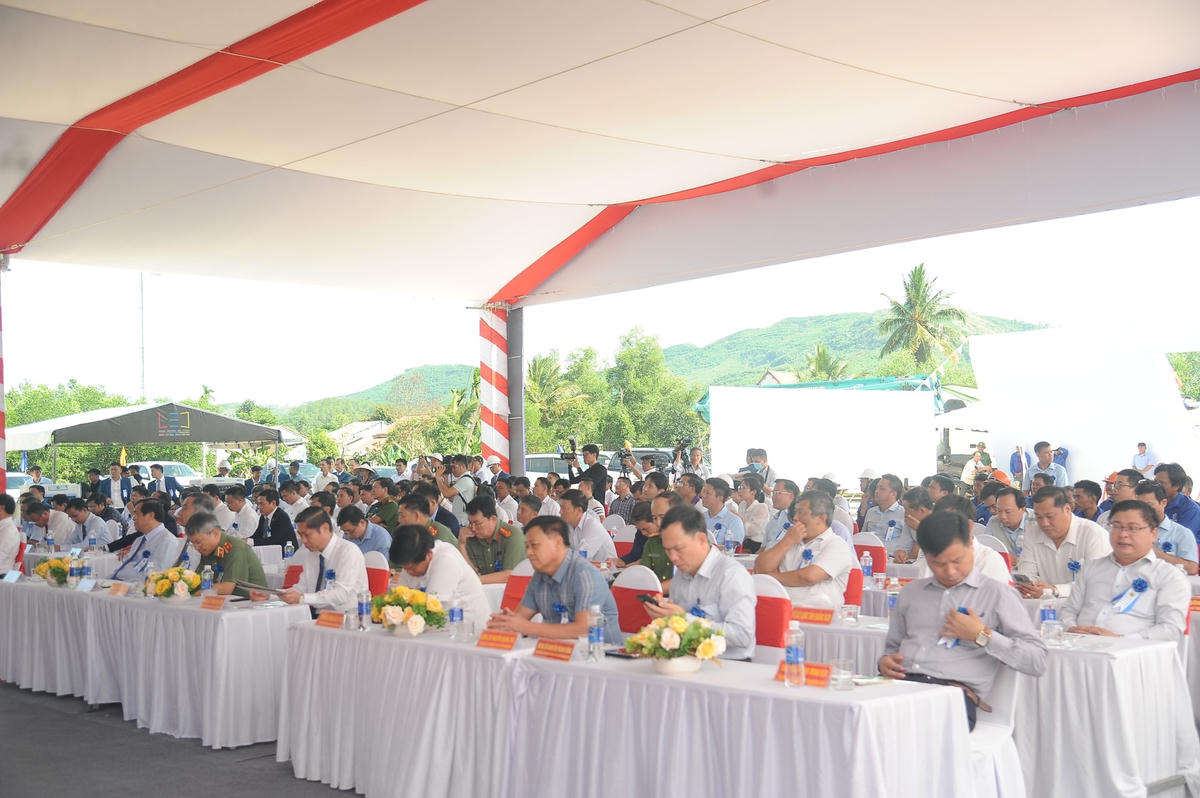 Các đại biểu tham dự Lễ khởi công.