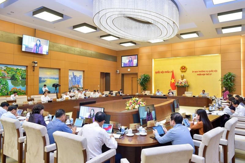 Quang cảnh phiên họp.