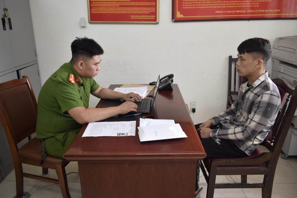 Đối tượng Nguyễn Thế Anh khai nhận hành vi phạm tội trước cơ quan Công an.