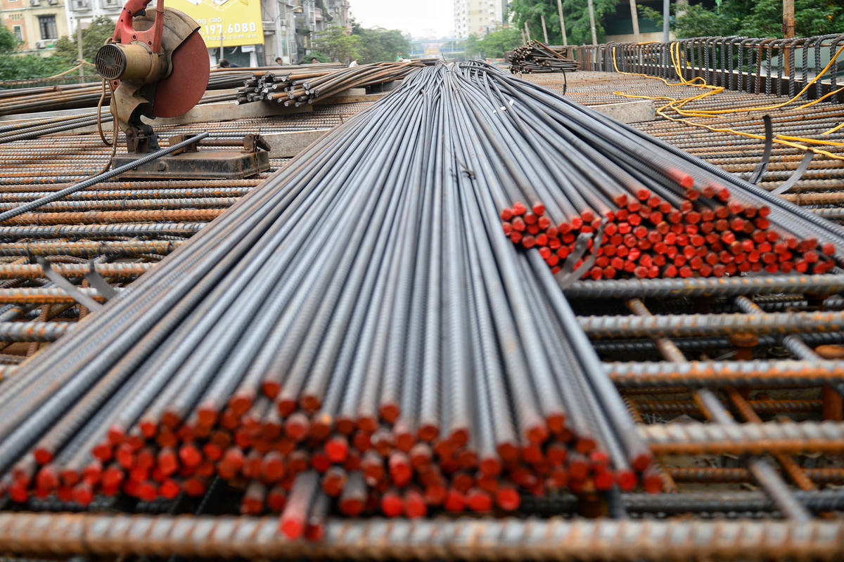 Cầu vượt chữ C được thiết kế kết cấu nhịp cầu dầm hộp thép liên hợp bản bê tông cốt thép, tổng chiều dài 320,4 m, kéo dài từ đường Phạm Ngọc Thạch sang phố Chùa Bộc.