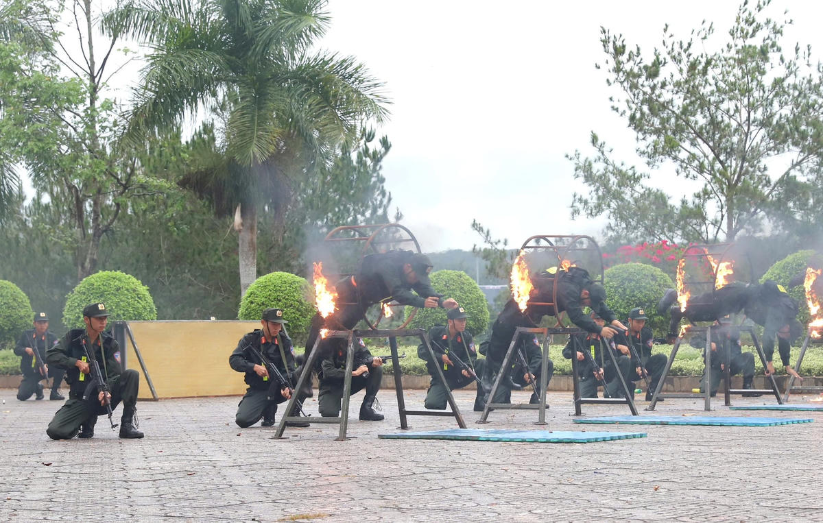 Lực lượng Cảnh sát cơ động, Cảnh sát đặc nhiệm tham gia biểu diễn tại lễ ra quân.