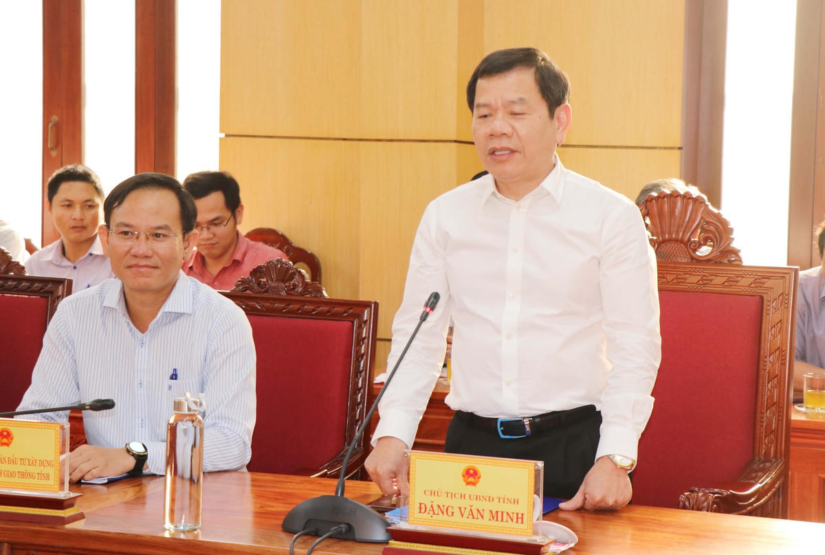 Ông Đặng Văn Minh, Chủ tịch UBND tỉnh Quảng Ngãi phát biểu tại buổi làm việc.