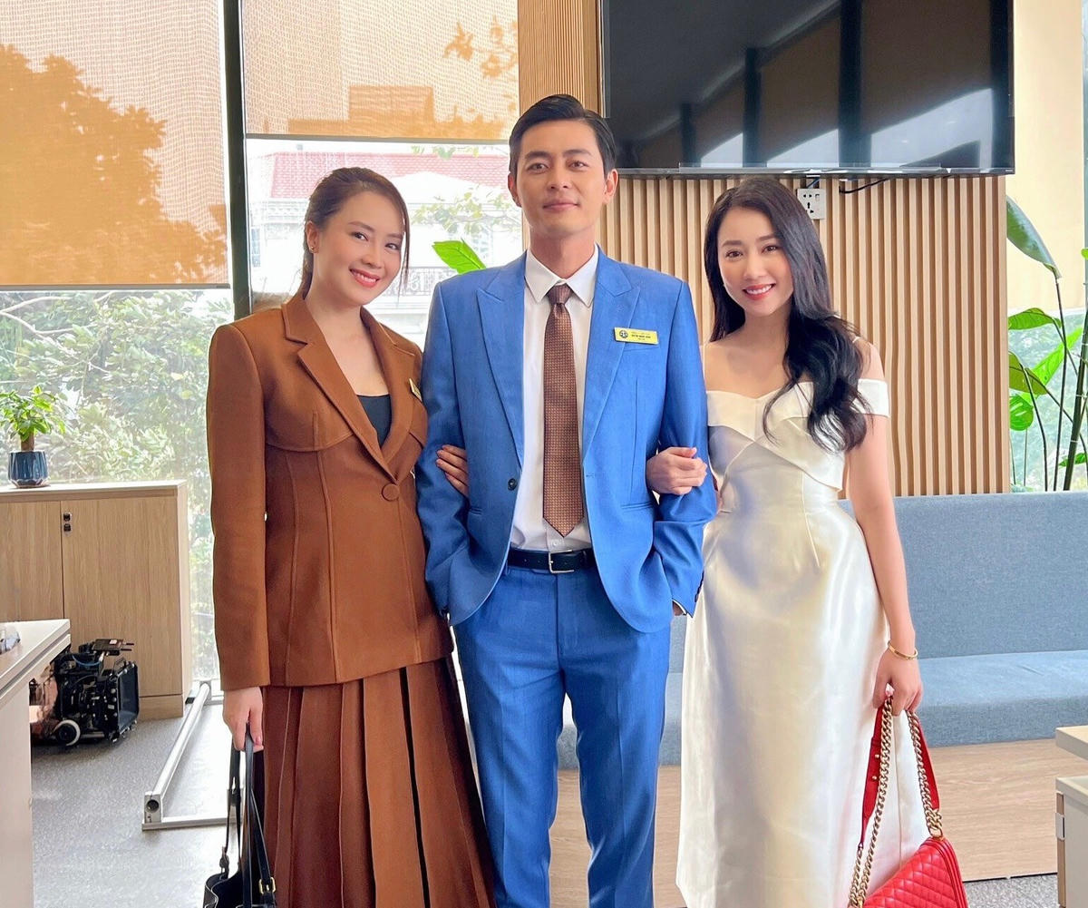 Huỳnh Hồng Lan bất ngờ Bắc tiến làm "tình địch" của Hồng Diễm. 