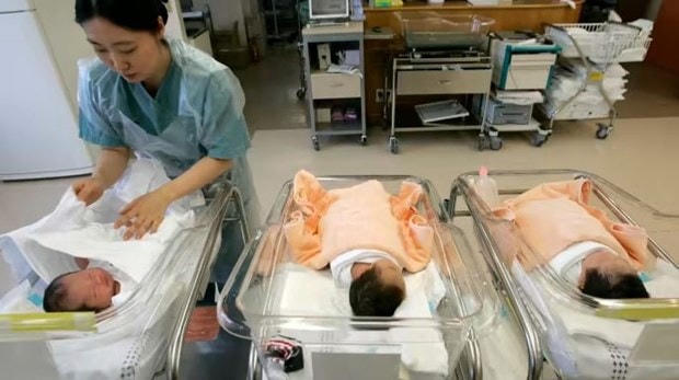 Hàn Quốc có 249.000 trẻ chào đời trong năm 2022, giảm 4,4% so với năm 2021. Nguồn: Reuters.
