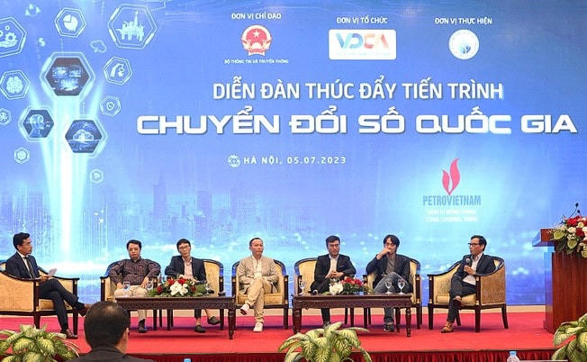 Các diễn giả tham gia phiên thảo luận trong chương trình.