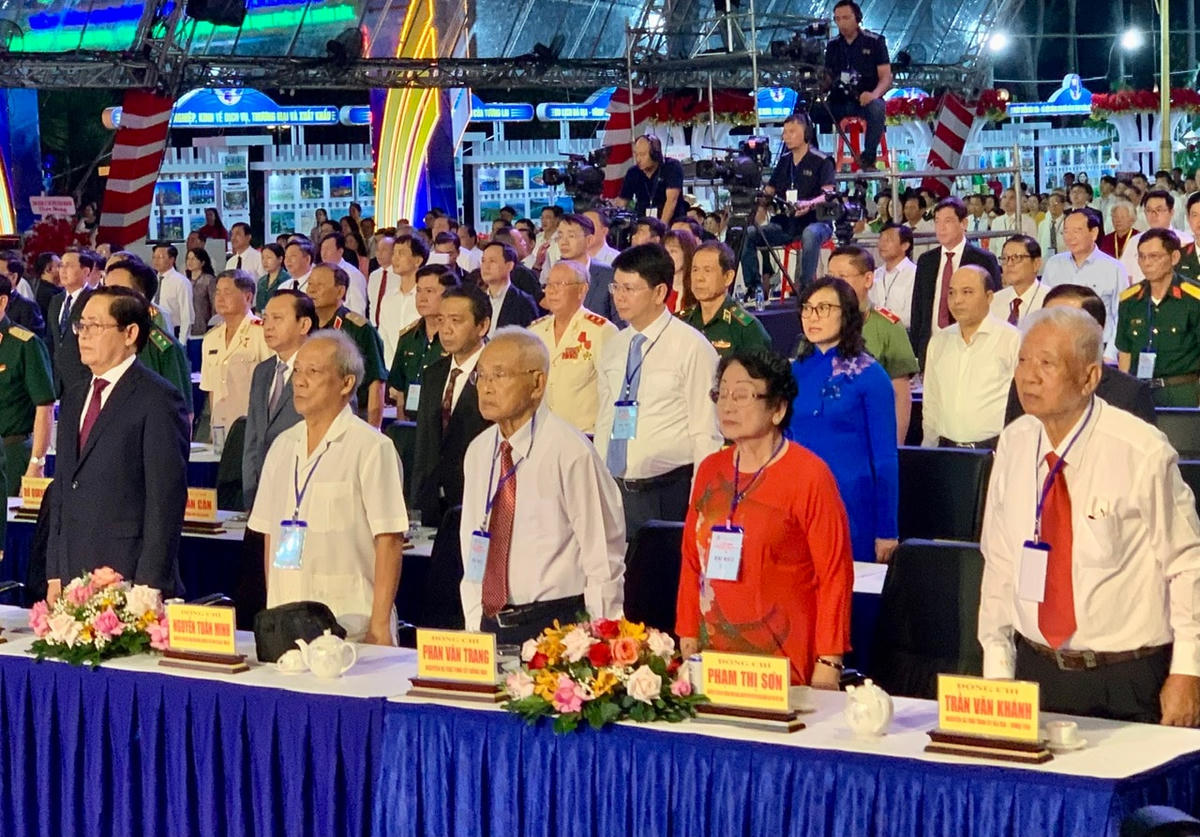 Lãnh đạo, nguyên lãnh đạo tỉnh Bà Rịa – Vũng Tàu qua các thời kỳ, cùng các lão thành cách mạng, mẹ Việt Nam Anh hùng, Anh hùng lực lượng vũ trang nhân dân và toàn thể Nhân dân huyện Châu Đức.