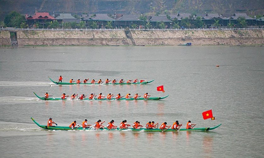 le-hoi-thuyen-dua-thuyen-duoi-en-muong-lay(1).jpg
