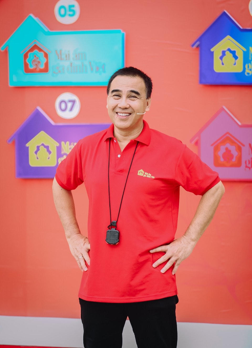 Nghệ sĩ Quyền Linh đã xuất sắc nhận được danh hiệu “Nghệ sĩ vì cộng đồng” của năm 2022 do Bộ Văn hoá, Thể thao và Du lịch trao tặng.