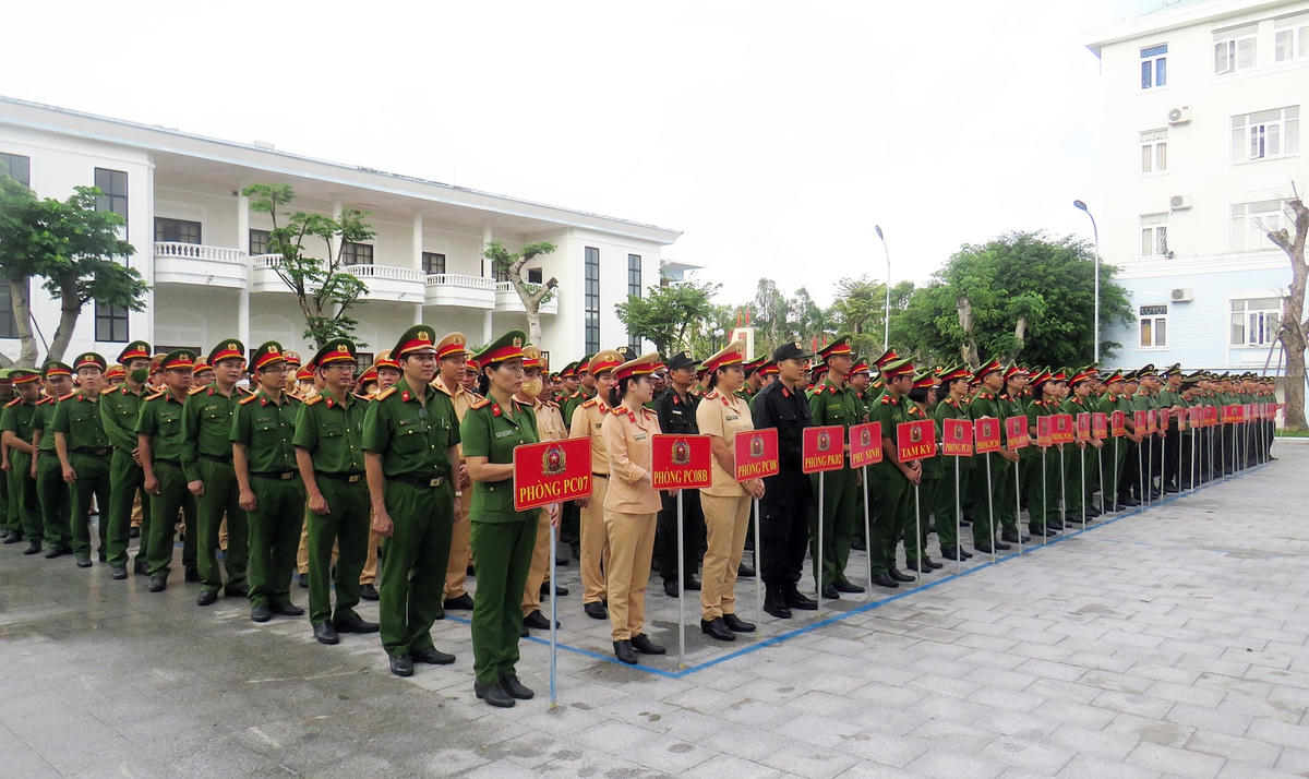 Lực lượng Công an tỉnh Quảng Nam tham gia buổi Lễ ra quân trấn áp tội phạm.