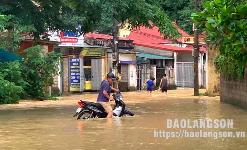 Mưa lớn kéo dài gây ngập lụt tại nhiều khu vực trên địa bàn tỉnh Lạng Sơn. Ảnh: Báo Lạng Sơn.