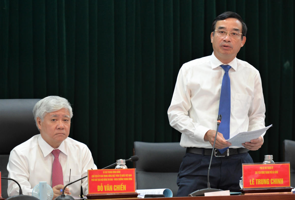 Chủ tịch UBND thành phố Đà Nẵng Lê Trung Chinh - đơn vị Cụm trưởng phát biểu tại Hội nghị.
