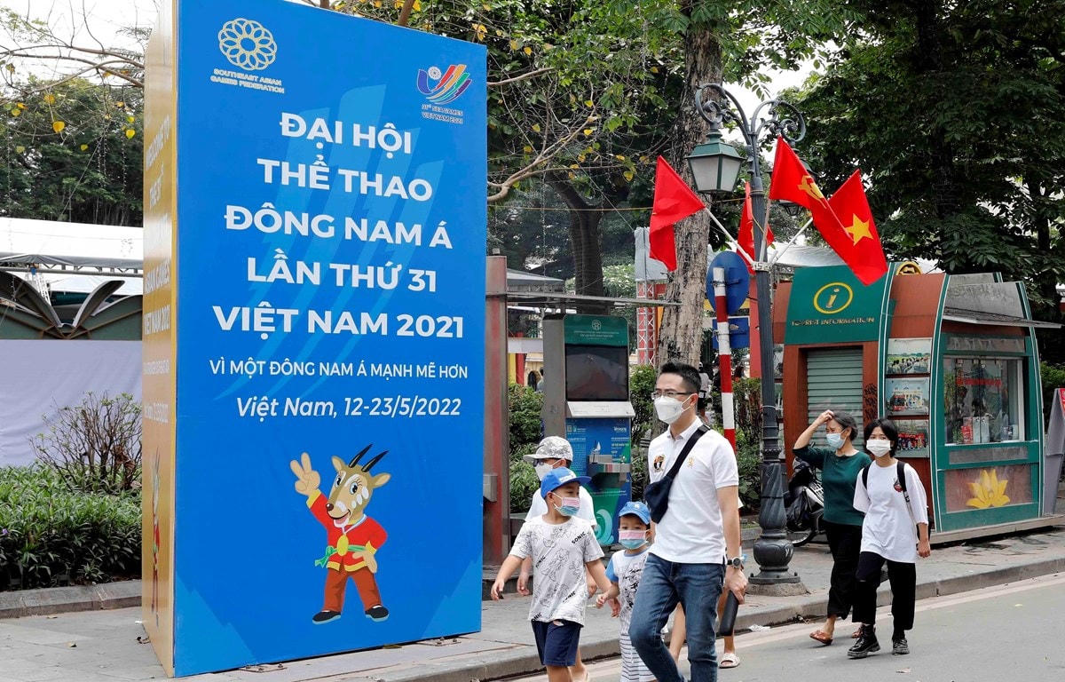 Biểu ngữ chào SEA Games 31 trên phố Lê Thạch, quận Hoàn Kiếm, Hà Nội.  