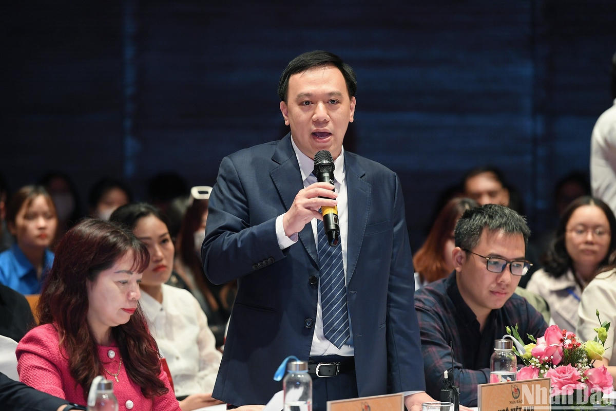 Nhà báo Ngô Việt Anh, Phó Trưởng Ban Nhân Dân điện tử, Báo Nhân Dân chia sẻ về kinh nghiệm quốc tế trong sử dụng AI để sáng tạo nội dung.