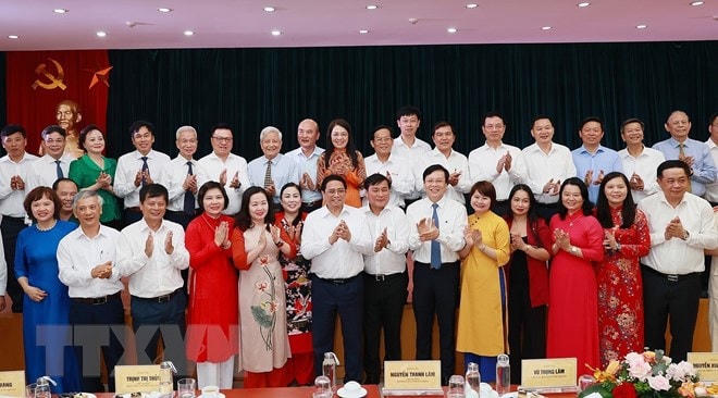 Thủ tướng Phạm Minh Chính với các đại biểu. (Ảnh: Dương Giang/TTXVN).