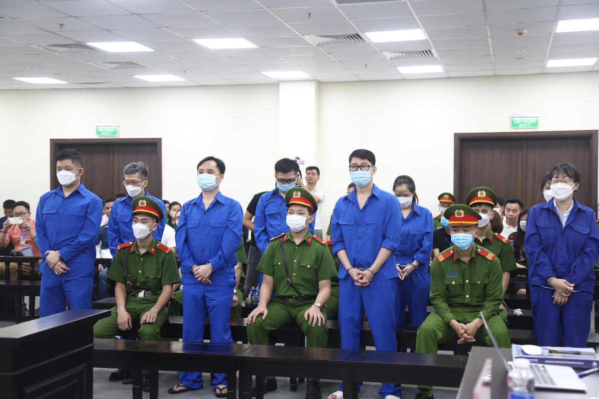 Các bị cáo tại phiên tòa sơ thẩm.