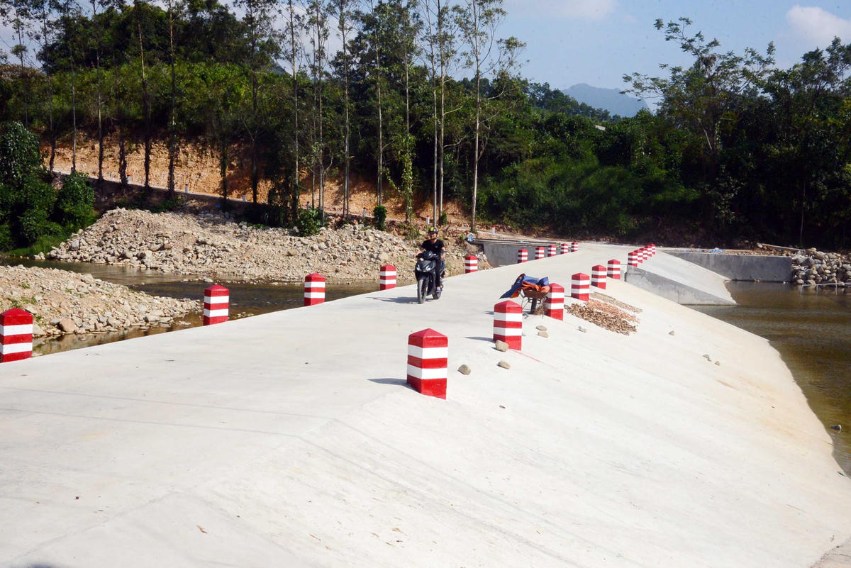 Công trình Đường vào khu Mả Phềnh, thôn Bình Sơn, xã Đông Ngũ mới được đưa vào sử dụng từ tháng 9/2023.