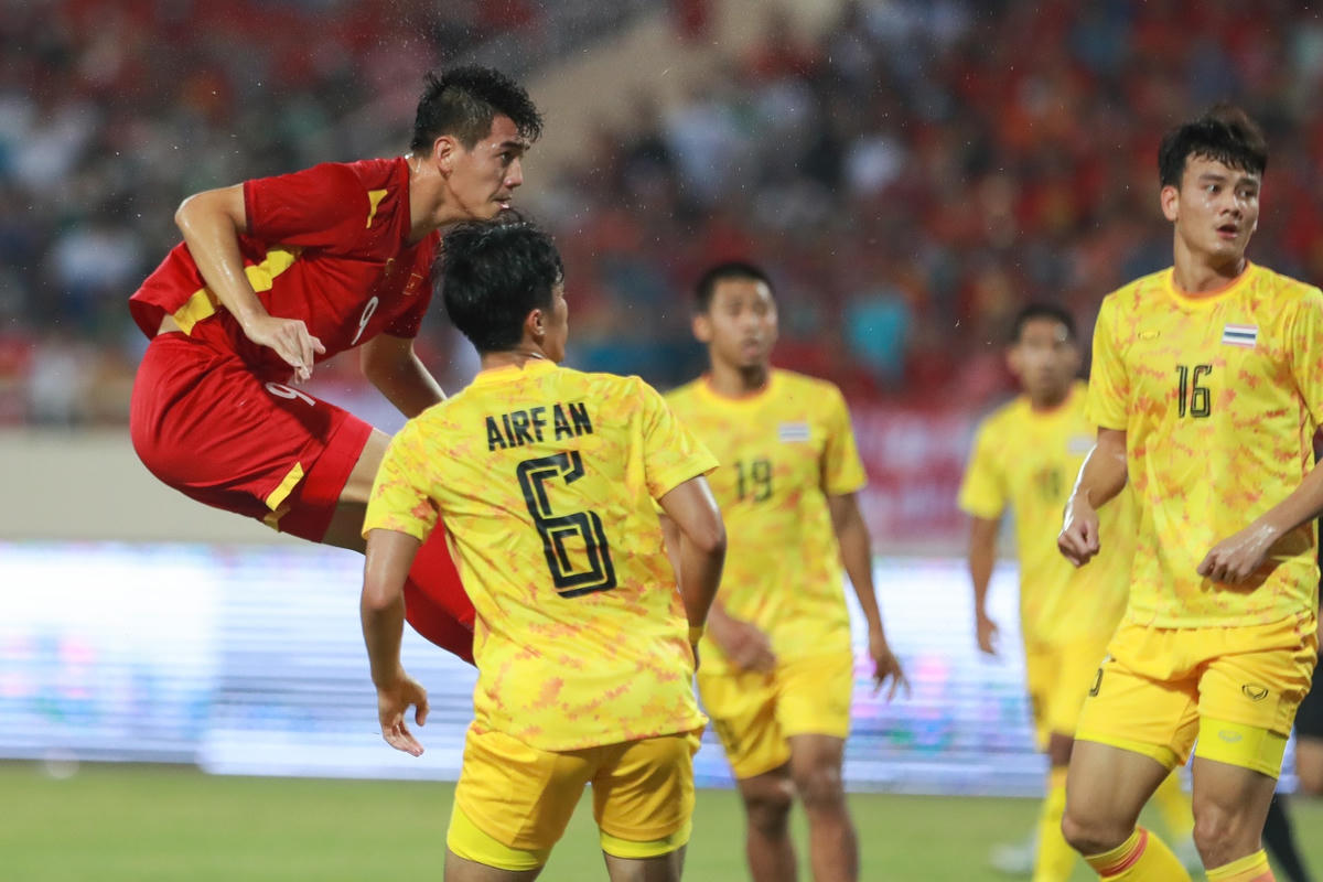 Xuyên suốt trận bóng, U23 Việt Nam dâng cao, có những pha bóng áp đảo khung thành đối phương.