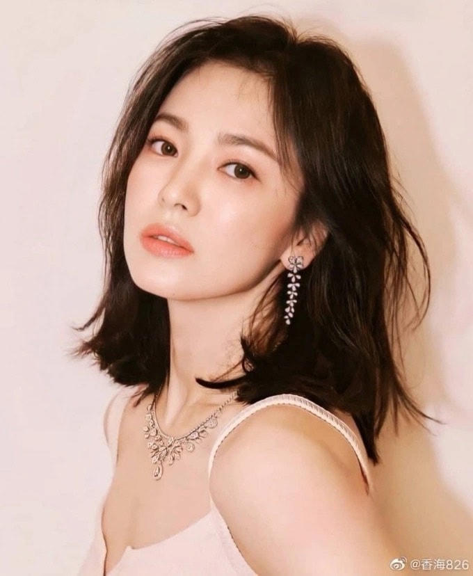 Ở tuổi 41, "ngọc nữ" xứ Kim Chi đắt show, cô cũng là ngôi sao hạng A xinh đẹp nhất xứ Hàn. 