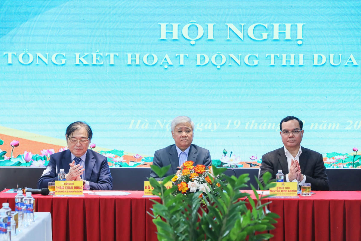 Chủ trì Hội nghị.