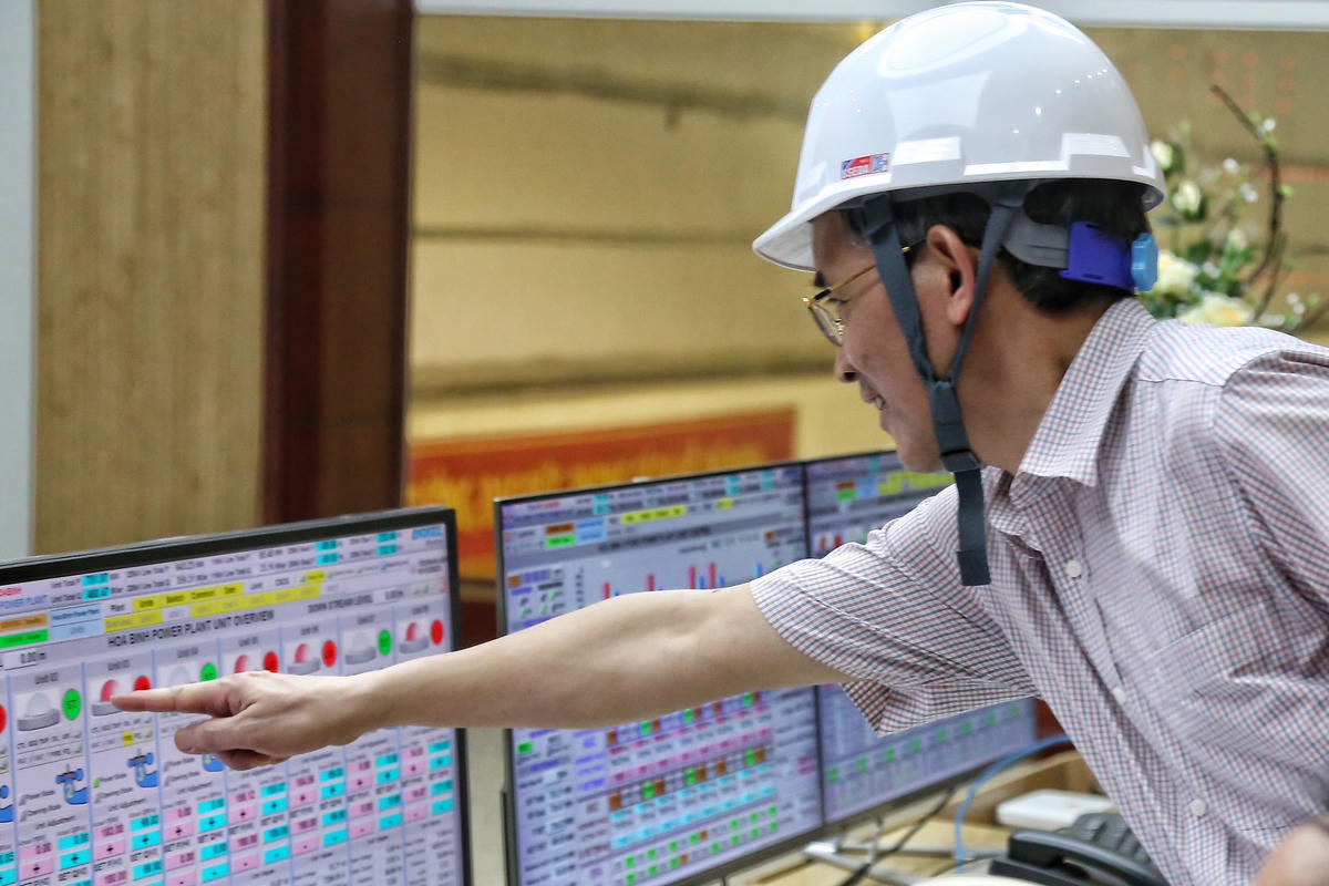 Nếu tăng công suất tối đa, sau 12 ngày hồ thủy điện Hòa Bình sẽ về mực nước chết