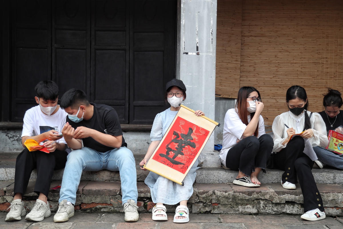 Theo thống kê của Bộ GDĐT, năm nay có 1.025.000 thí sinh đăng ký thi tốt nghiệp THPT, tăng khoảng 24.000 em so với năm ngoái.