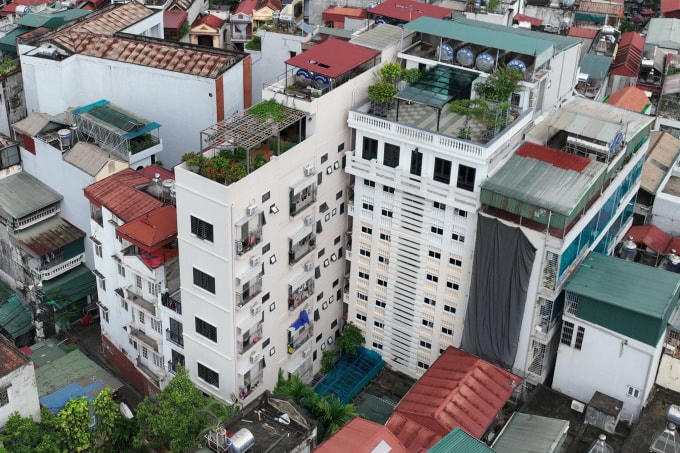 Hà Nội tồn tại rất nhiều chung cư mini, đa số được xây dựng trên mảnh đất hẹp, dài. Ảnh: Ngọc Thành.