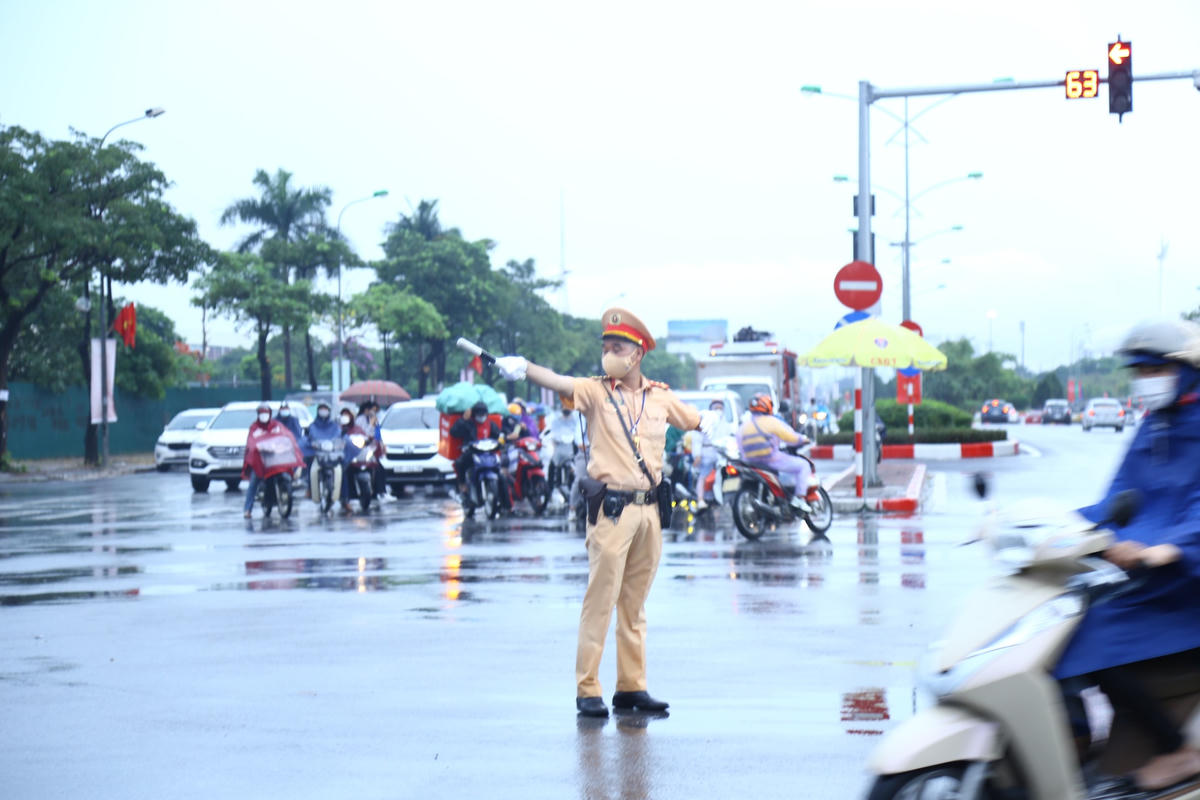 Công an TP Hà Nội cho biết, đến thời điểm hiện đã tăng cường lực lượng, triển khai đồng bộ các biện pháp nhằm bảo đảm an ninh, an toàn cho Lễ khai mạc SEA Games 31 và tất cả các sự kiện, hoạt động trong thời gian diễn ra Đại hội.