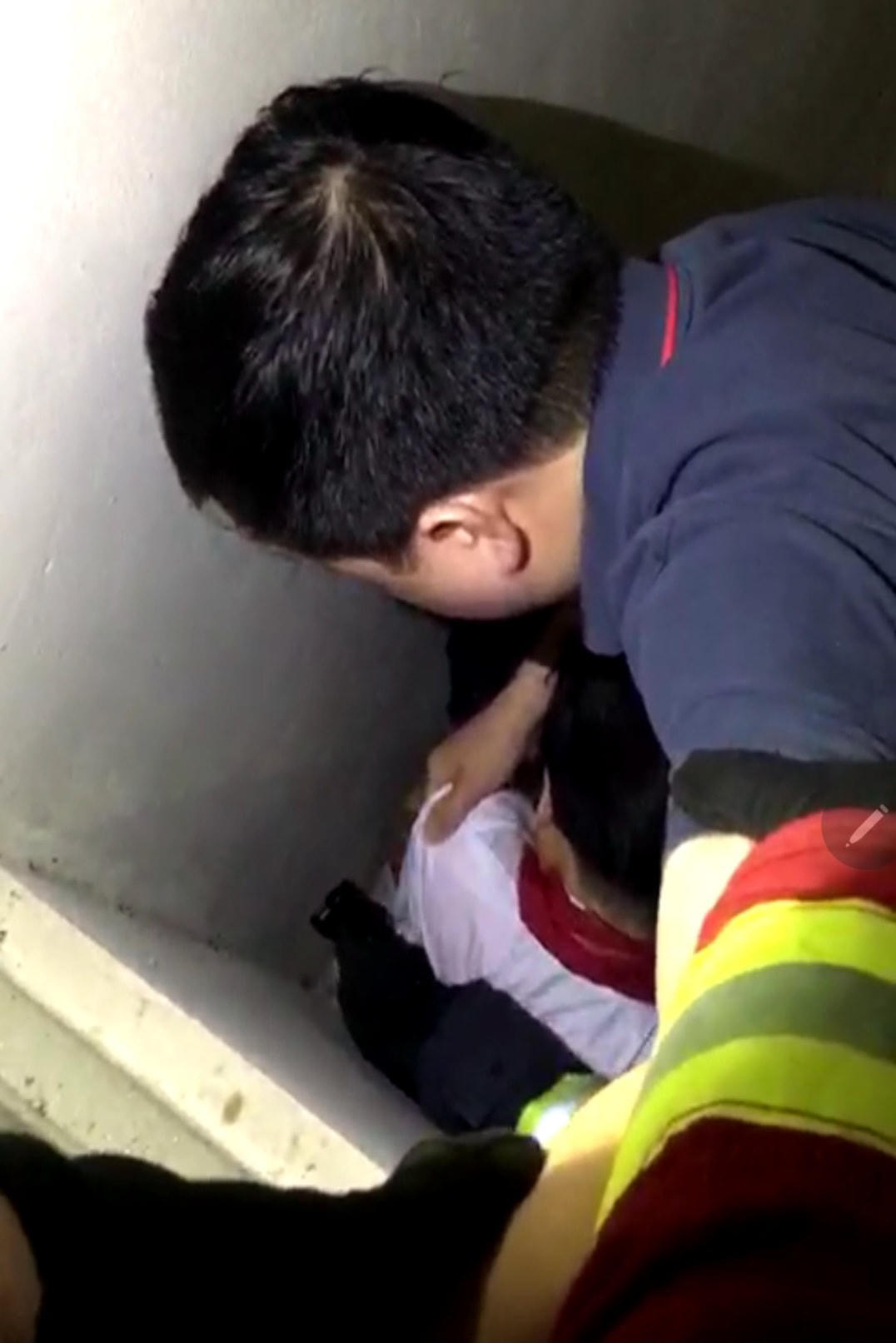 Nơi cháu bé gặp nguy hiểm.