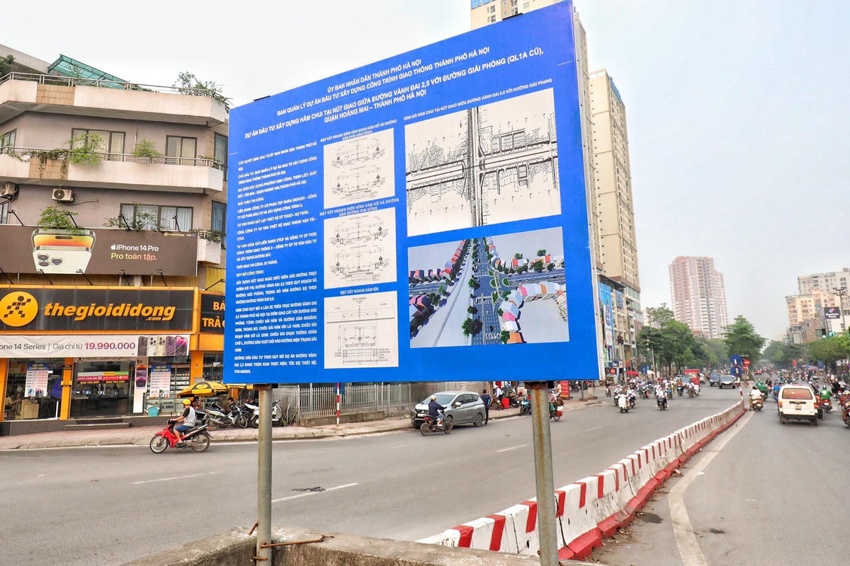 Theo tìm hiểu của PV, UBND Quận Hoàng Mai đã cấp phép chặt hạ, di chuyển cây xanh từ Ngã 4 Giải Phóng đến Cầu Sông Sét (điểm cuối dự án).