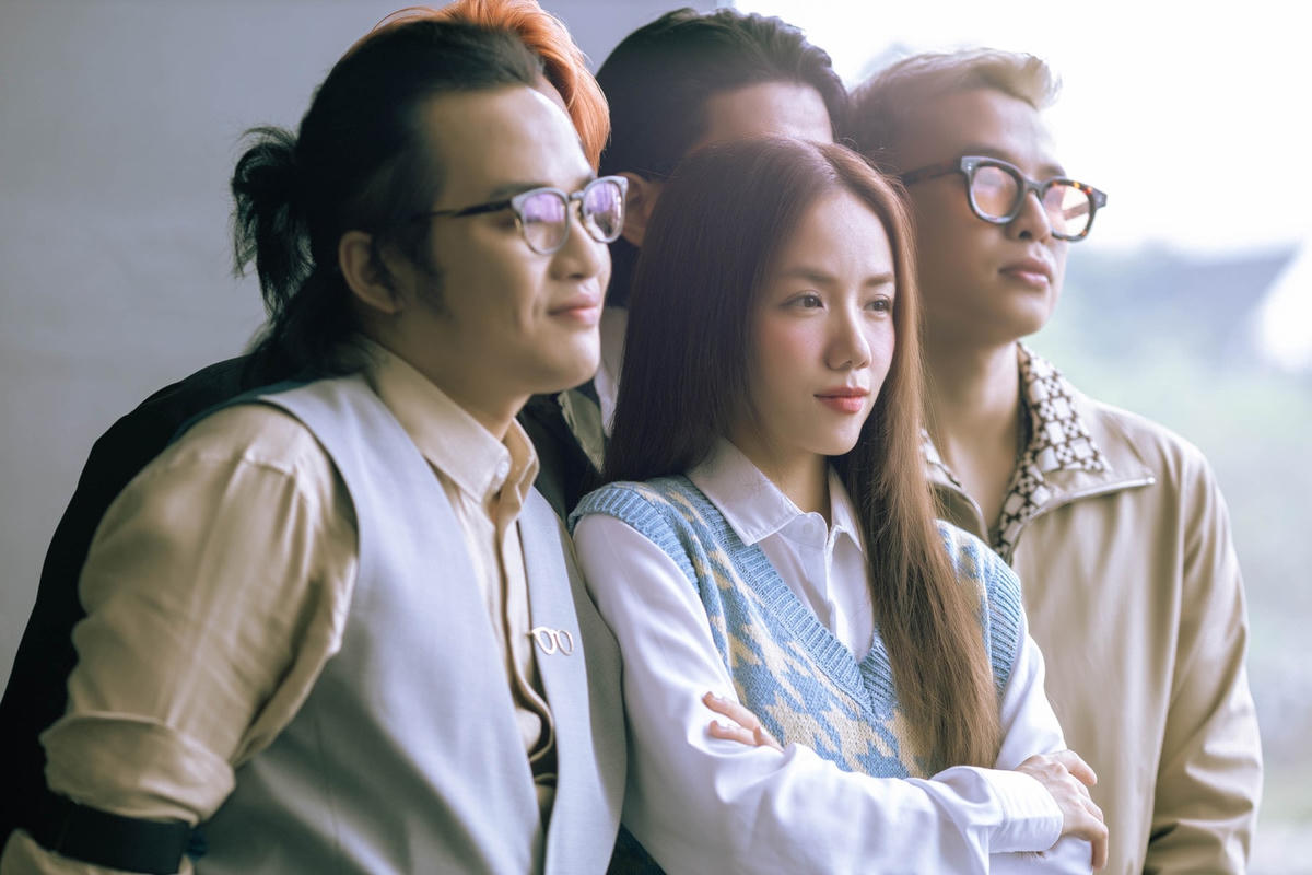 Sản phẩm "Chạy khỏi thế giới này" ra mắt đầu tháng 7 của Da LAB có sự góp mặt của Phương Ly. 