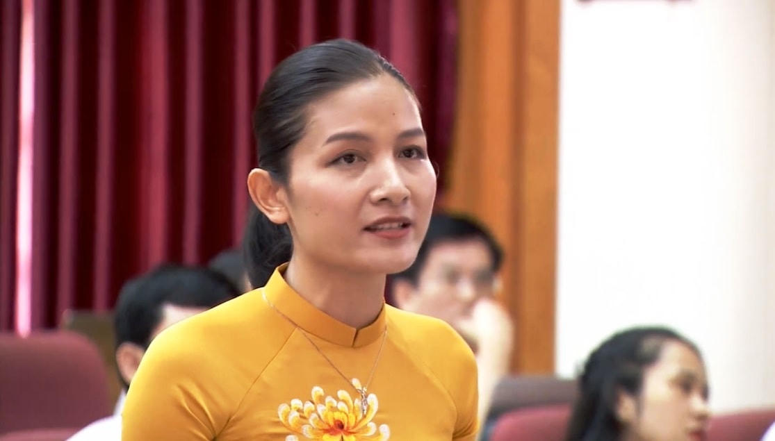 Đại biểu Đinh Thị Hồng Vân.