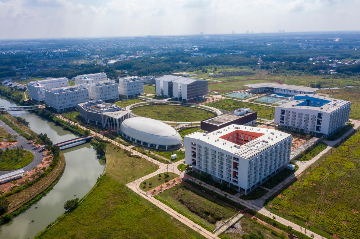 Khuôn viên Trường Đại học Việt Đức tọa lạc tại khu vực Thới Hòa, Bến Cát, tỉnh Bình Dương.