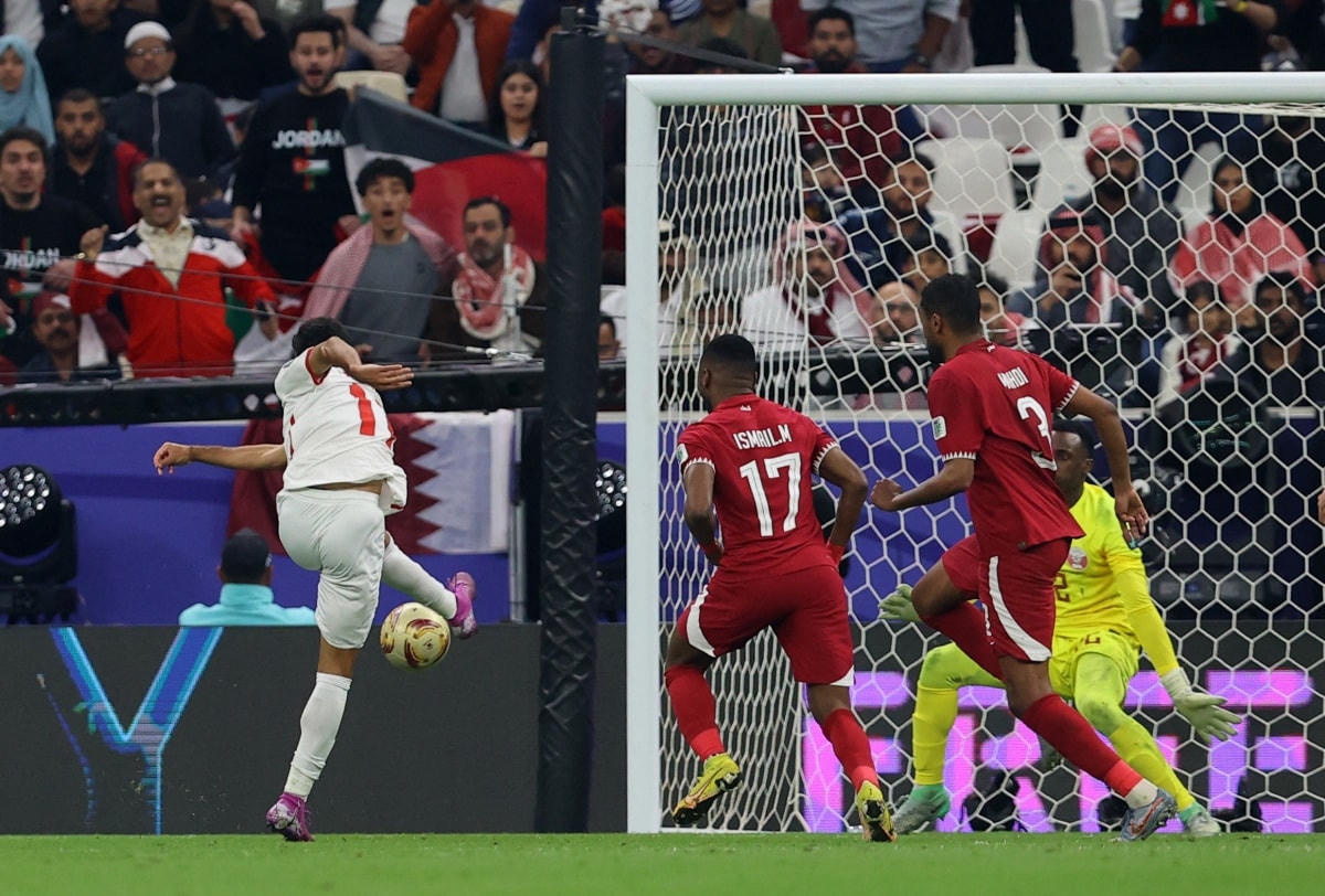akram afif lap hat-trick kho tin truoc jordan, qatar vo dich asian cup 2023 hinh anh 25
