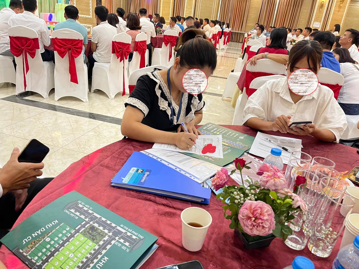 Sự kiện mở bán ngày 3/7/2022 thu hút hàng trăm người tham dự.