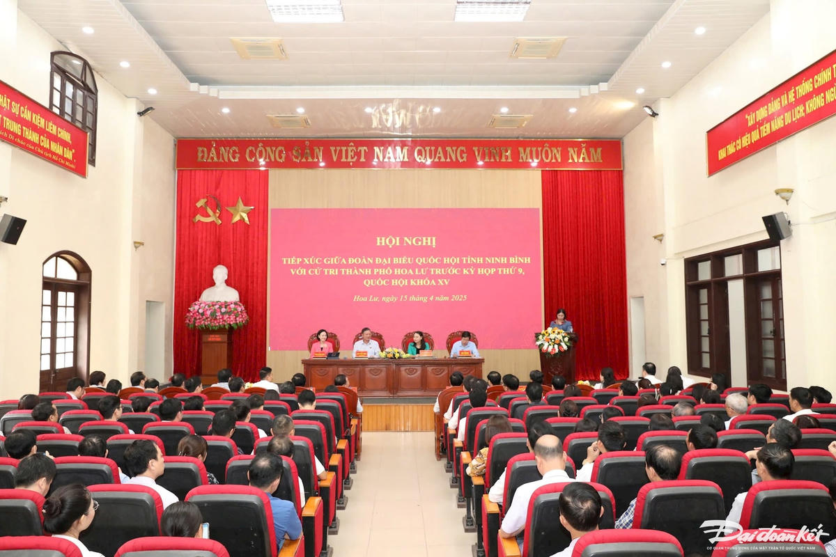 Phó Chủ tịch - Tổng Thư ký Ủy ban Trung ương Mặt trận Tổ quốc Việt Nam Nguyễn Thị Thu Hà tiếp xúc cử tri TP Hơ Lư. Ảnh: Đình Minh