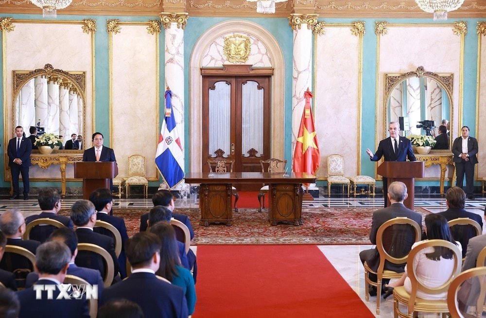 ttxvn _thu_tuong_pham_minh_chinh_va_tong_thong_dominicana_gap_go_bao_chi.jpg