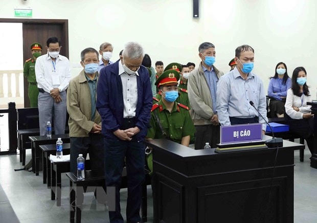 Các bị cáo tại phiên xét xử sơ thẩm. Ảnh: Phạm Kiên/TTXVN.