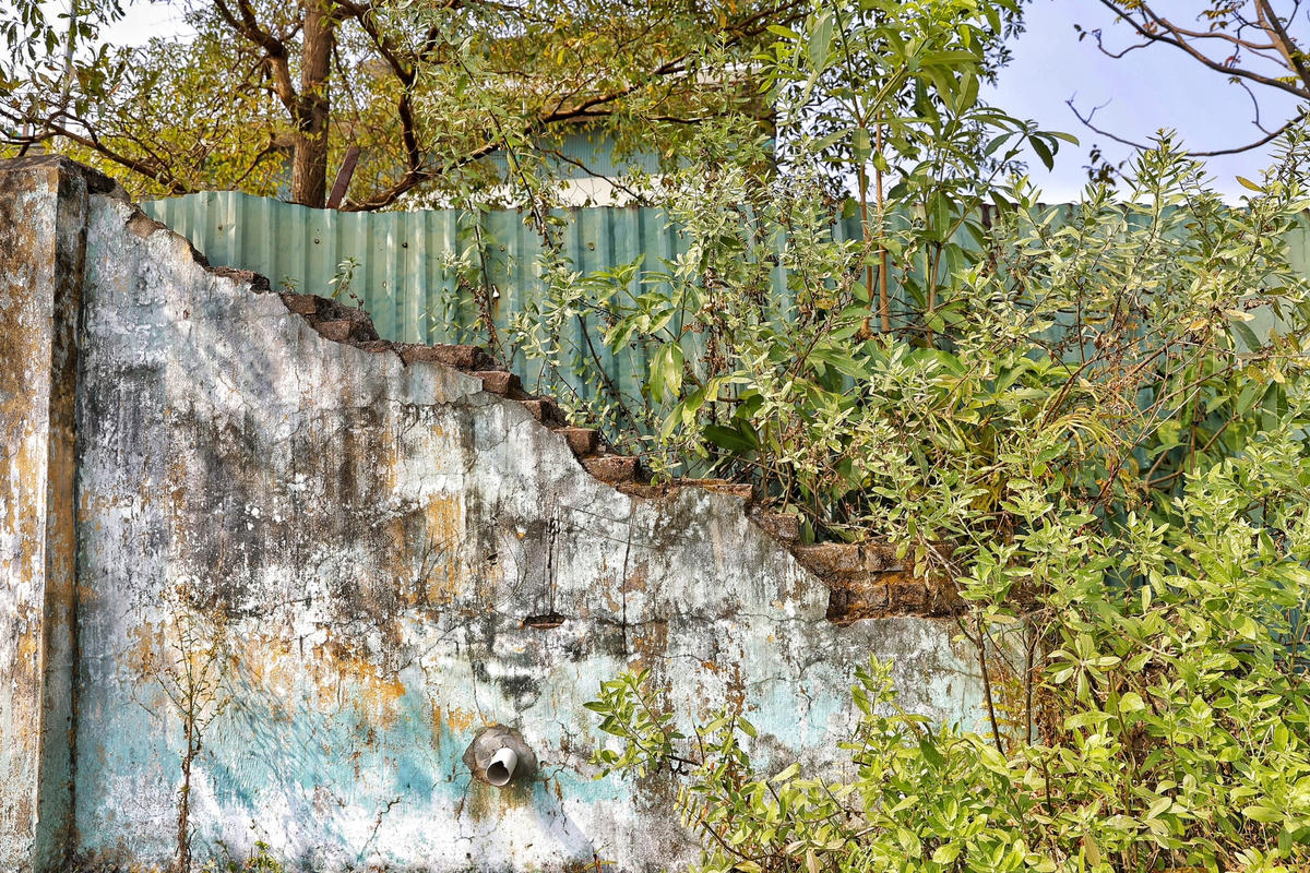 Hiện tại một số hạng mục của nhà máy đã bắt đầu xuống cấp.