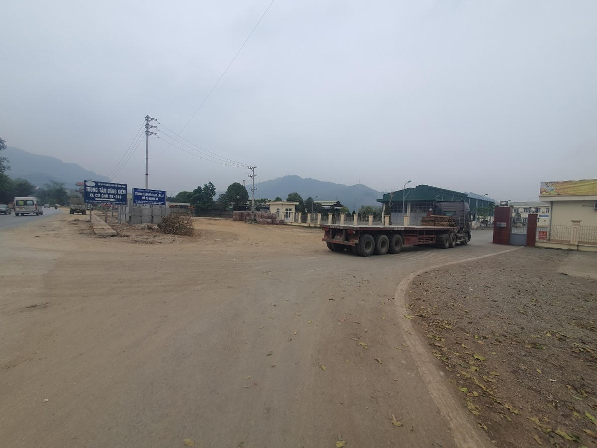 Sai phạm tại Trung tâm Đăng kiểm xe cơ giới 28 - 01S khiến các lãnh đạo Sở GTVT tỉnh Hòa Bình bị đề nghị kỷ luật.