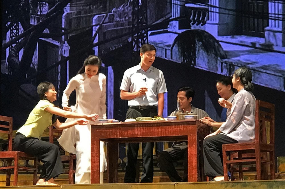 Giải 'cơn khát' đề tài hiện đại của sân khấu