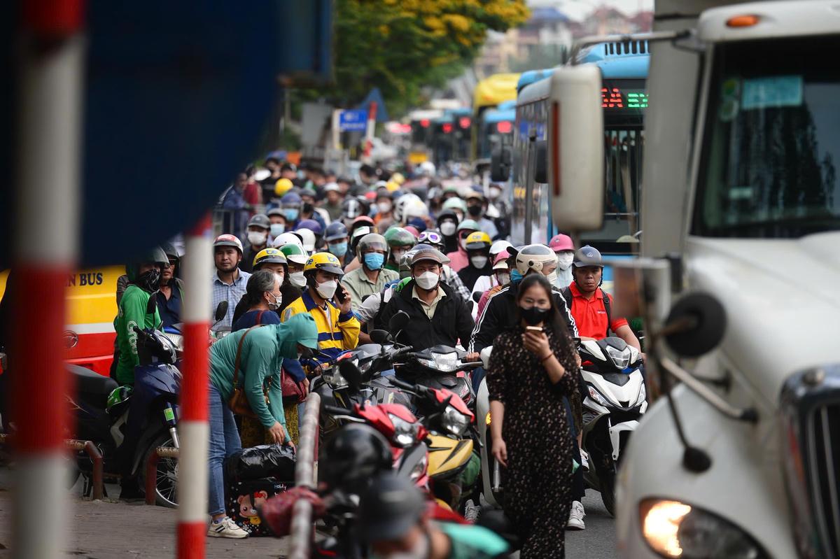 Hà Nội thường xuyên xảy ra ùn tắc giao thông vào giờ cao điểm. Ảnh: Lê Khánh.